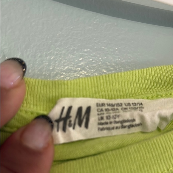 4/$20 H&M Lime Green Kids Graphic, graffiti Tee, size 10-12 - Picture 2 of 5